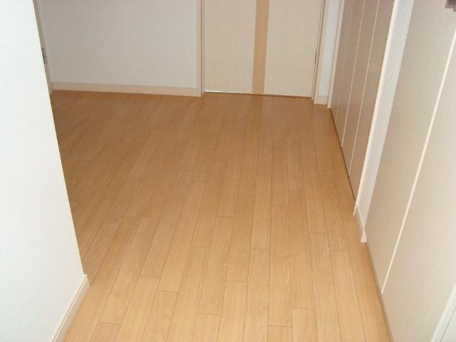 ヒールコートの内装|廊下