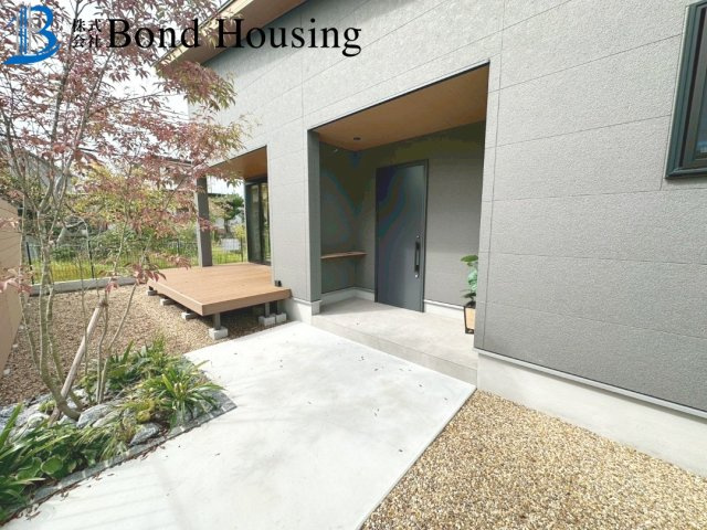 駐車並列３台　太陽光付き　西区桜が丘中町２丁目　新築戸建の庭