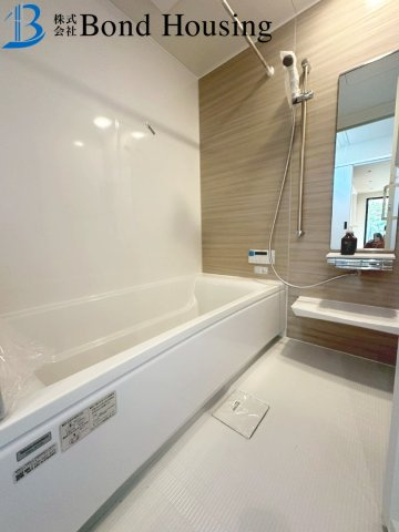 駐車並列３台　太陽光付き　西区桜が丘中町２丁目　新築戸建の浴室