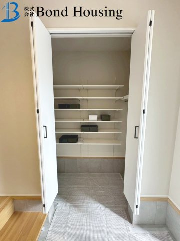 駐車並列３台　太陽光付き　西区桜が丘中町２丁目　新築戸建の収納