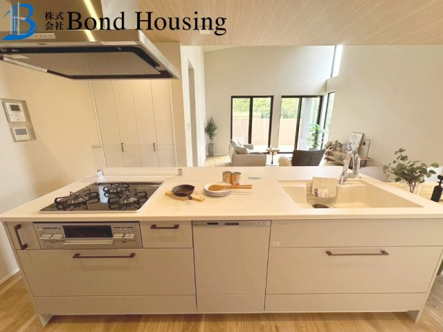 駐車並列３台　太陽光付き　西区桜が丘中町２丁目　新築戸建のキッチン