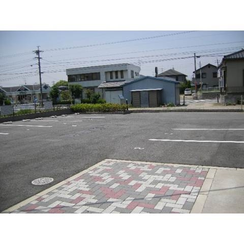 フォルム西坂の駐車場