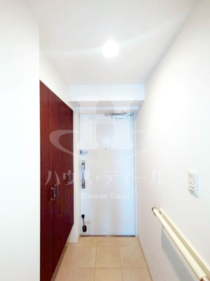 【玄関】 | サンクレイドル蕨 | 収納もある玄関です