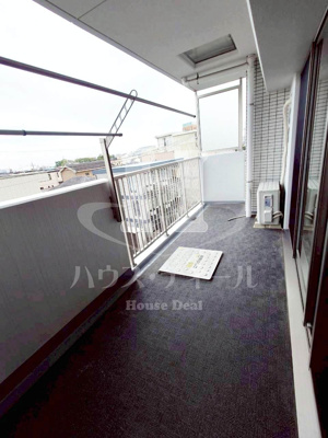 【バルコニー】 | サンクレイドル蕨 | 外からの目が気にならないバルコニーで洗濯物が干せます