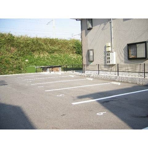 ハイステージ　リバーサイドの駐車場