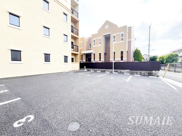 Le FLEUR OMIYAの駐車場