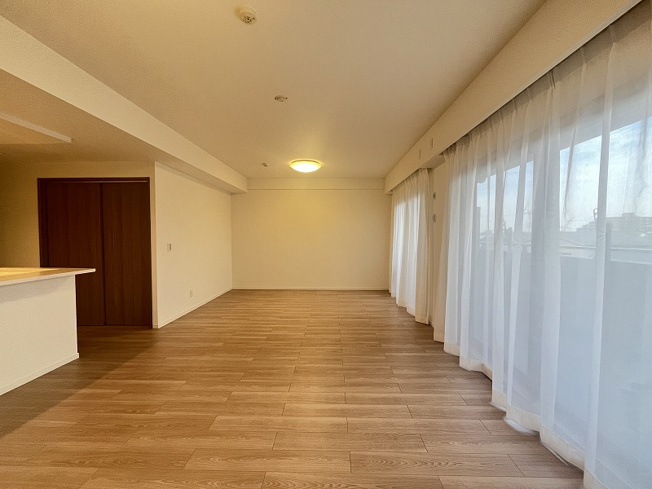 【エントランス】 | コスモステージひばりヶ丘アミュージア　(保谷店) | スーパー・コンビニまで徒歩2分、毎日のお買い物も快適に。