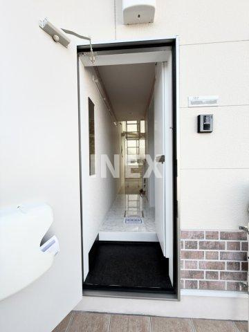 横浜市鶴見区上の宮２丁目のアパートの玄関