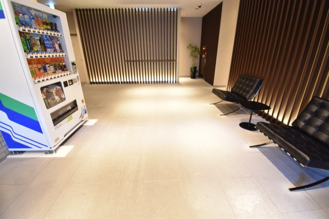 ハビテ靭センターコートのエントランス