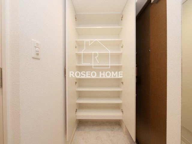 レオンコンフォート堀江公園の玄関|同マンション別部屋：参考写真