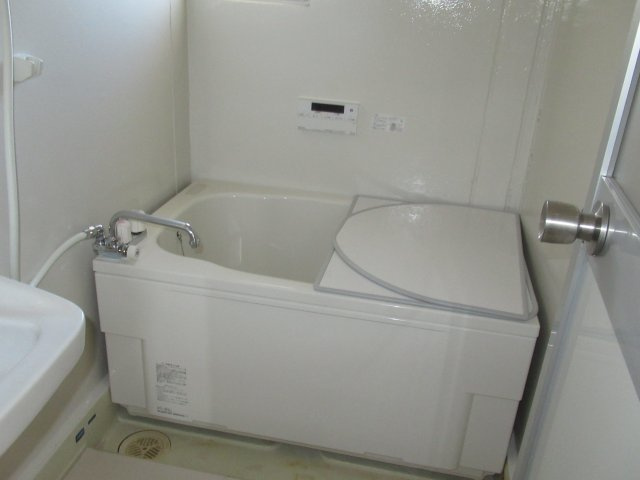 兵庫県公社　伊丹池尻２号棟の浴室|ゆったり過ごせるお風呂です