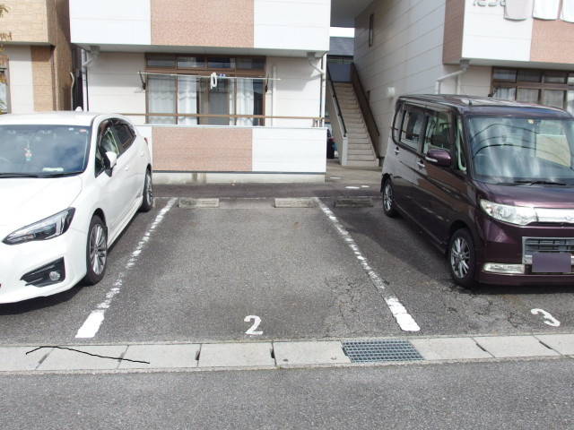 たつみ荘の駐車場