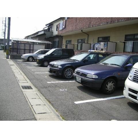 Ｂｅｌｌ柴金の駐車場