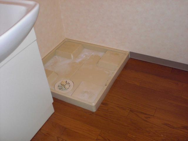 加古川市平岡町土山のアパートのその他|洗濯機置場