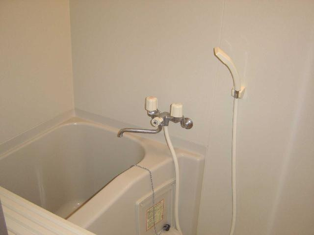 加古川市平岡町土山のアパートの浴室|バス