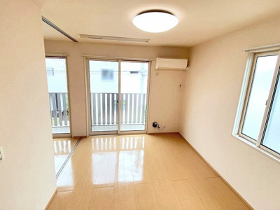 【居間・リビング】 | グランポルテ美園 | ゆったりとした居間です