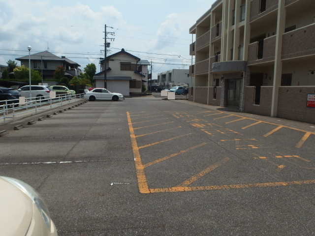 リューボヌール２の駐車場