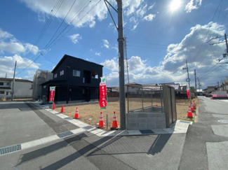 【前面道路含む現地写真】