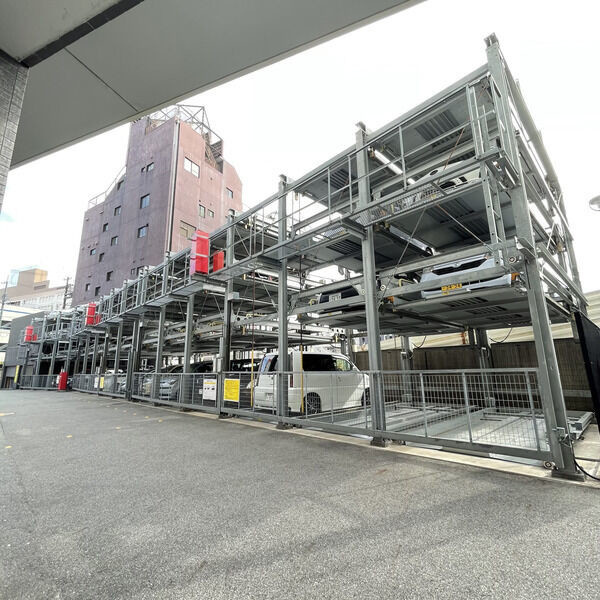 ノステルコート岡崎の駐車場