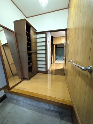 町屋5丁目戸建の玄関