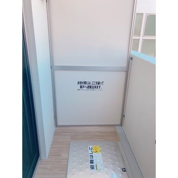 スリーアイランドタワー車道のバルコニー