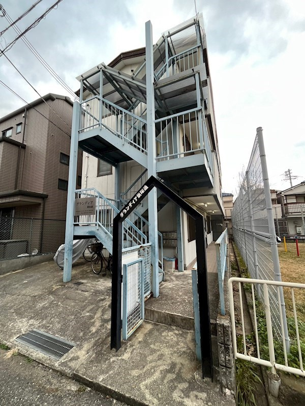 グランディア旗塚通のエントランス