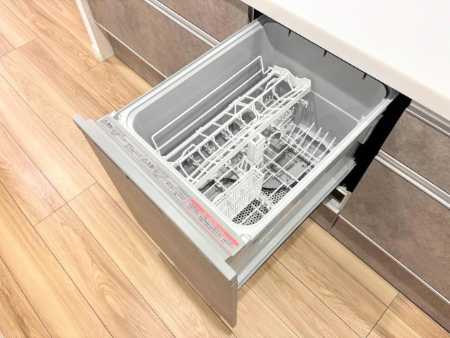 ニューシティ東戸塚東の街四号館のその他|◆食後の食器洗いは食洗機にお任せ！ご家族と団らんの時間を。家事の時短に効果大の食洗器付き。高温洗浄、節水効果もございます。
