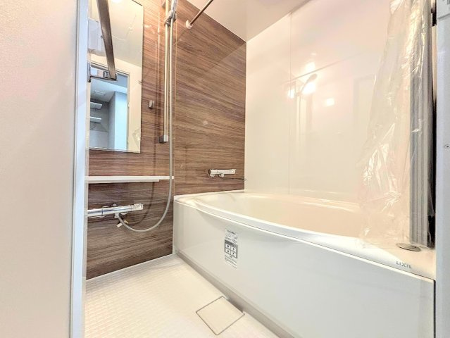 ニューシティ東戸塚東の街四号館の浴室|◆お子様と一緒にバスタイムを楽しめる広々空間。浴室乾燥機付で心地よいバスタイムを実現します。
