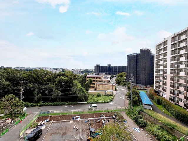 市ドリームハイツ三号棟の展望|◆前面には遮るものがなく、開放感と日当たりの確保がされております。現地にてこの眺望を是非ご確認ください。
