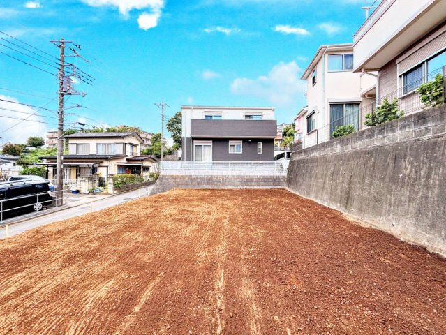 旭区上白根2丁目　売地の外観|◆一戸建てを中心とした街並みが整然と続き、周辺は高い建物が建っていないので、緑の多い閑静な趣を感じる環境です。街並みや周辺環境も重要なポイントです！！
