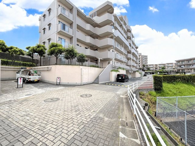 ロイヤルヒルズ上大岡2号棟　