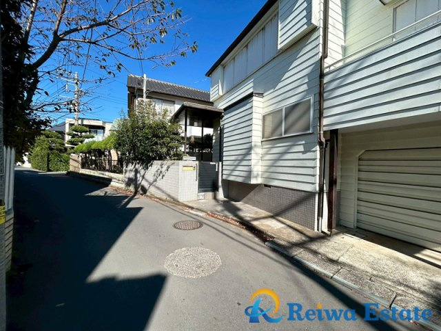 中古戸建　茅ヶ崎市浜竹4丁目の前面道路含む現地写真