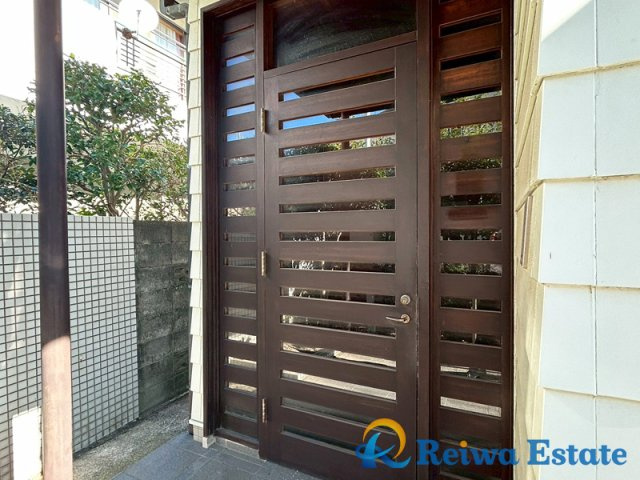 中古戸建　茅ヶ崎市浜竹4丁目の玄関