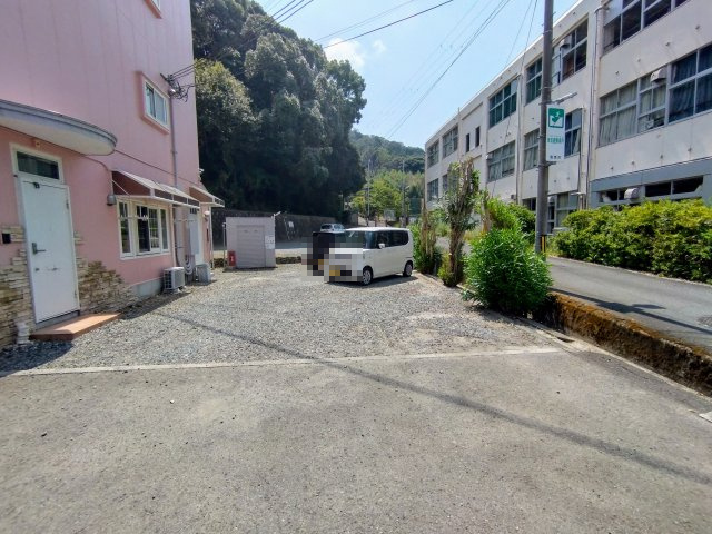 マンションフェリスの駐車場