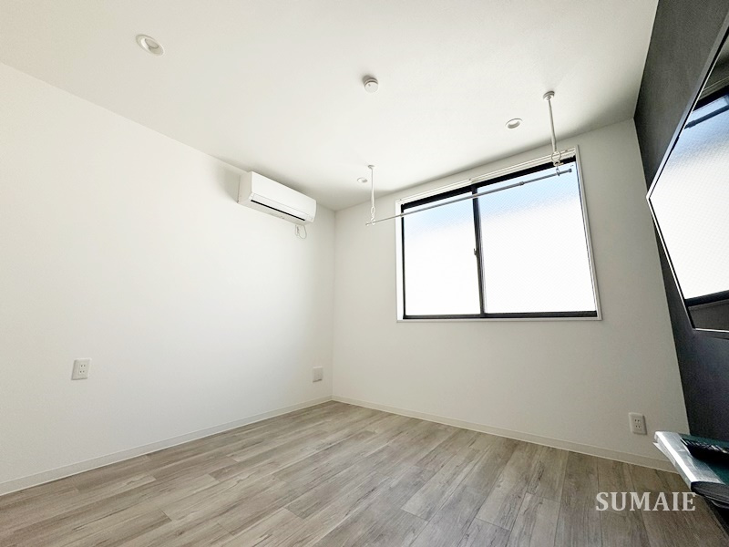 レピュア蓮根レジデンス　ＥＡＳＴの居間・リビング|洋室です