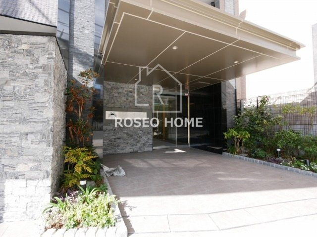 レオンコンフォート九条ガレリアのエントランス