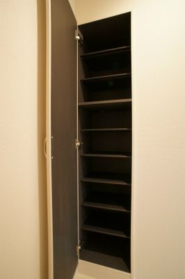 リブリ・もちの木の玄関