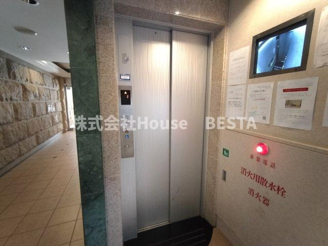 プレサンス三宮花時計前のロビー