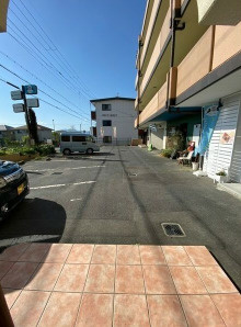 大津市一里山６丁目の店舗事務所の駐車場