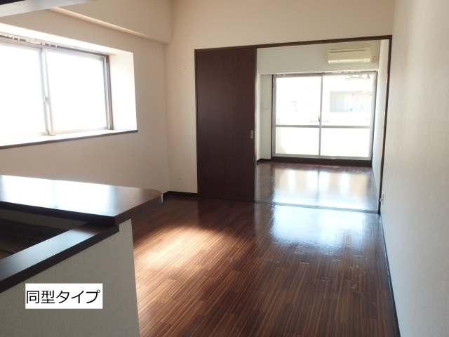 ｐｏｇｇｉｏ　ａｌ　ｓｏｌｅ　ｑｕａｔｔｒｏの居間・リビング