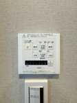 【設備】 | グレイス佐賀駅前☆仲介手数料無料☆ | 【浴室換気乾燥機付き】天候を気にせずお洗濯が可能。清潔感溢れるバスルームで、一日の疲れをゆったりと癒やせます。日々のメンテナンスもしやすい仕様です。
