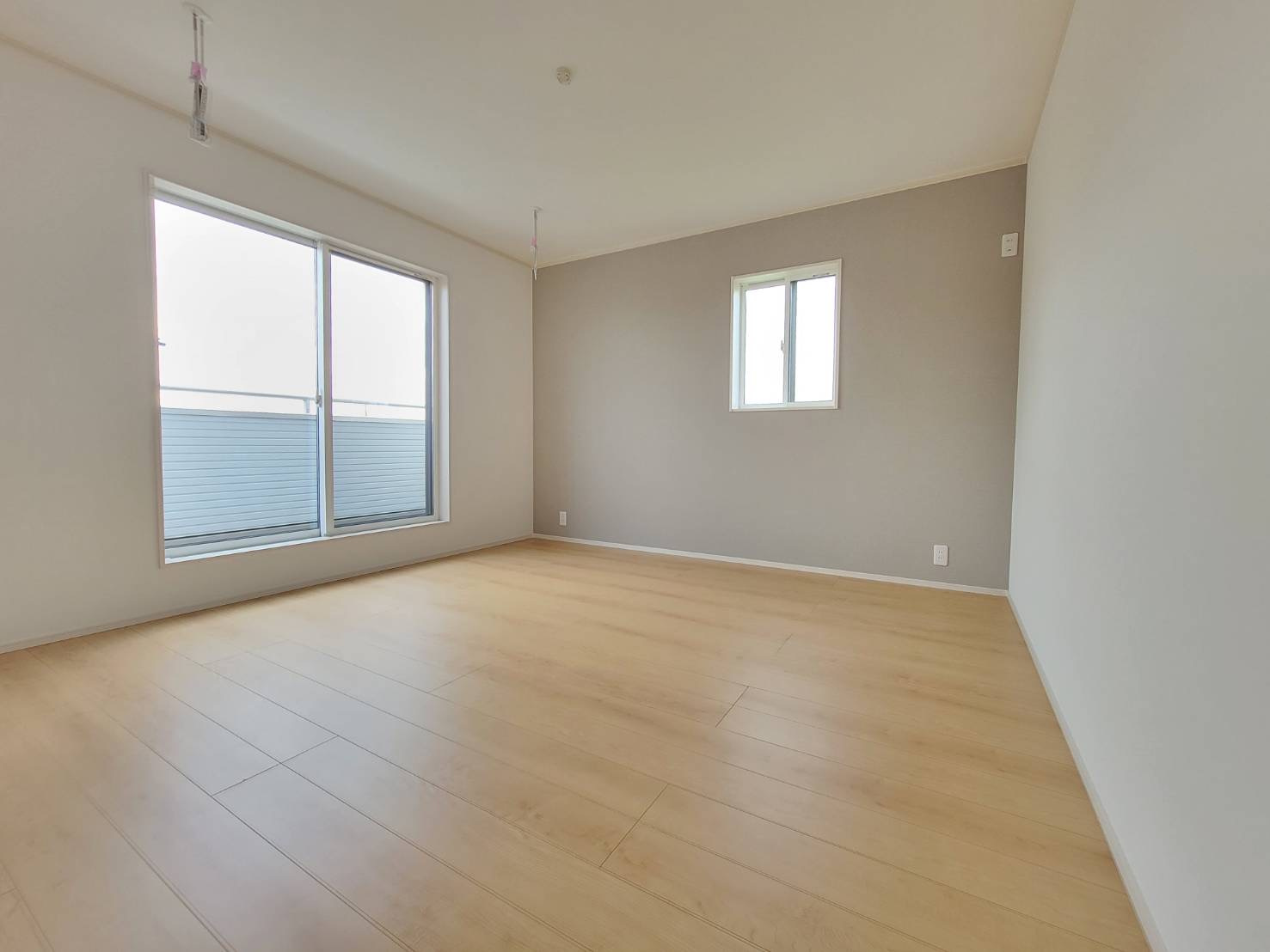 常総市新石下　全２邸の洋室|〇１号棟　洋室　8.5帖〇
8.5帖の洋室！バルコニーに繋がるお部屋です♪
2025年10月撮影