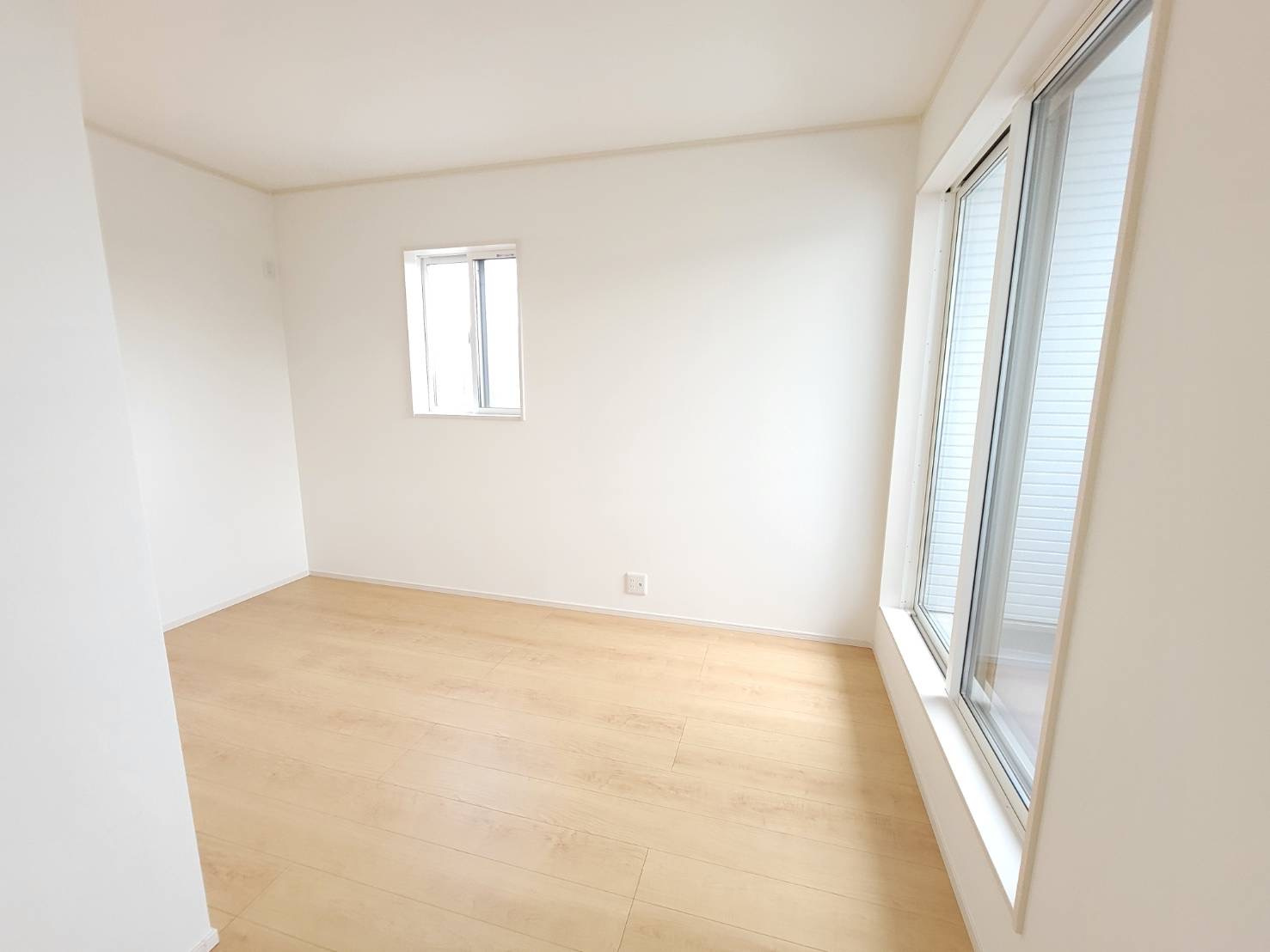 常総市新石下　全２邸の洋室|〇１号棟　洋室　5.2帖〇
5.2帖の洋室！バルコニーに繋がるお部屋です♪
2025年10月撮影