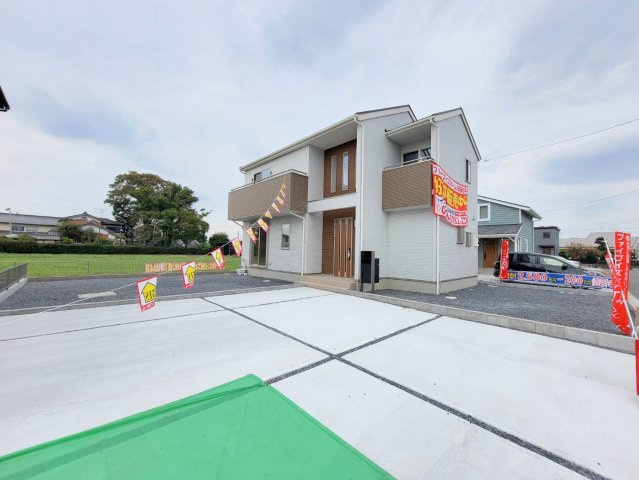 常総市新石下　全２邸の駐車場|〇１号棟〇
カースペース並列2台駐車可！車の出し入れも楽々できます♪
2025年10月撮影