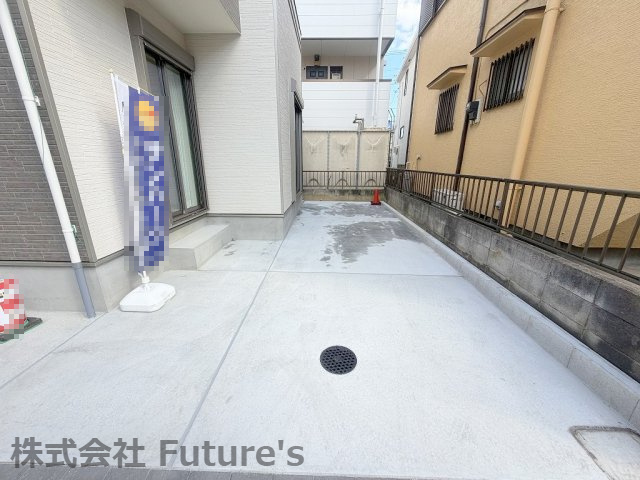 三郷市東町　新築戸建　全1棟の駐車場|カースペース1台分付き