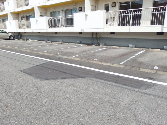 マンション大樹の駐車場