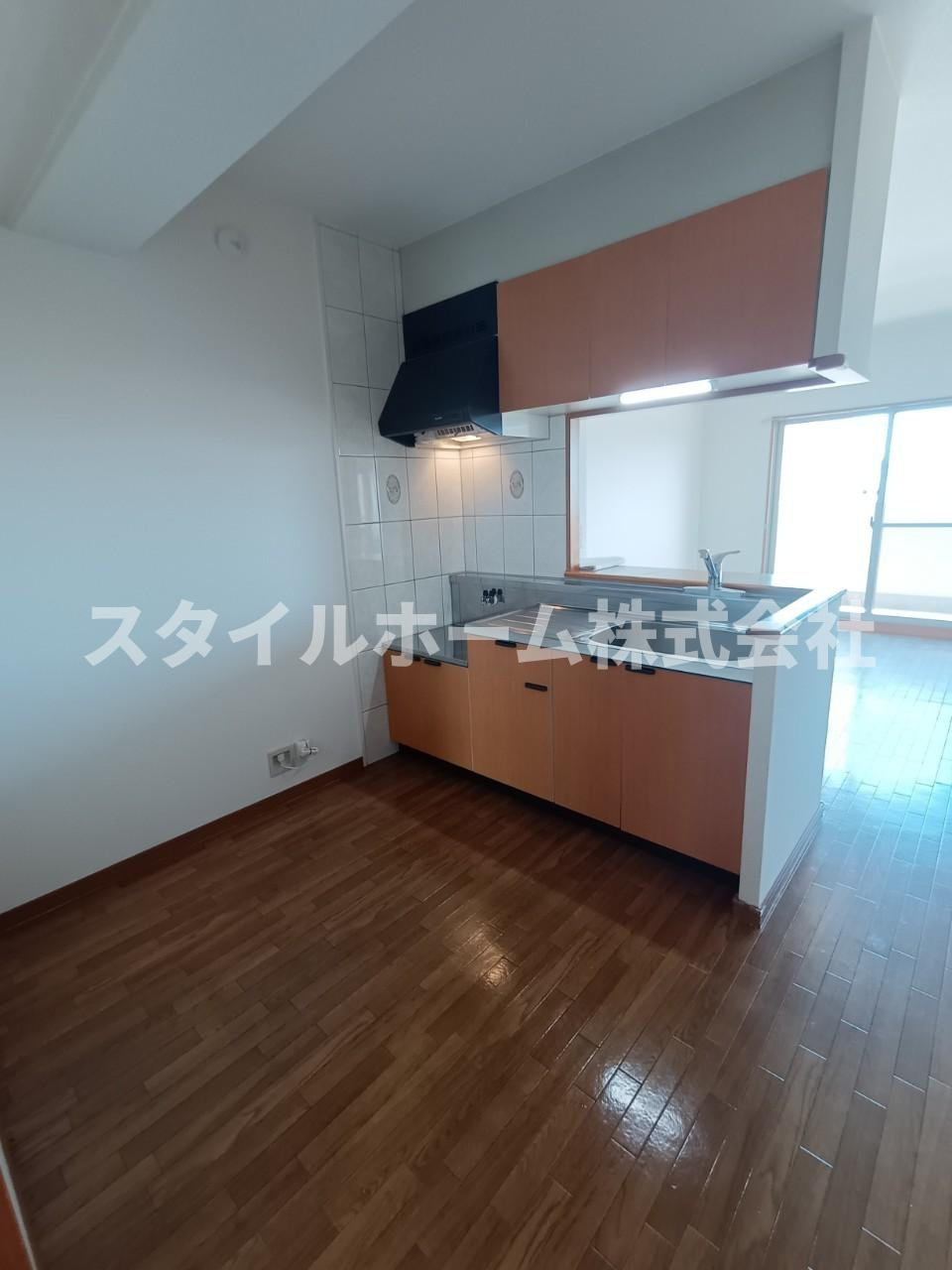 ベルドミール豊川のキッチン|同建物内別部屋の写真です。