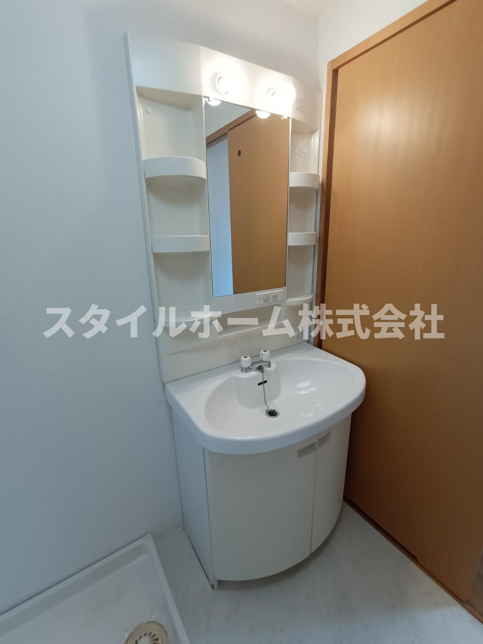 ベルドミール豊川の洗面所|同建物内別部屋の写真です。