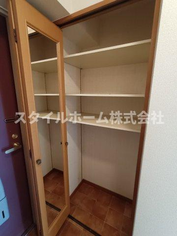 ベルドミール豊川の収納|同建物内別部屋の写真です。