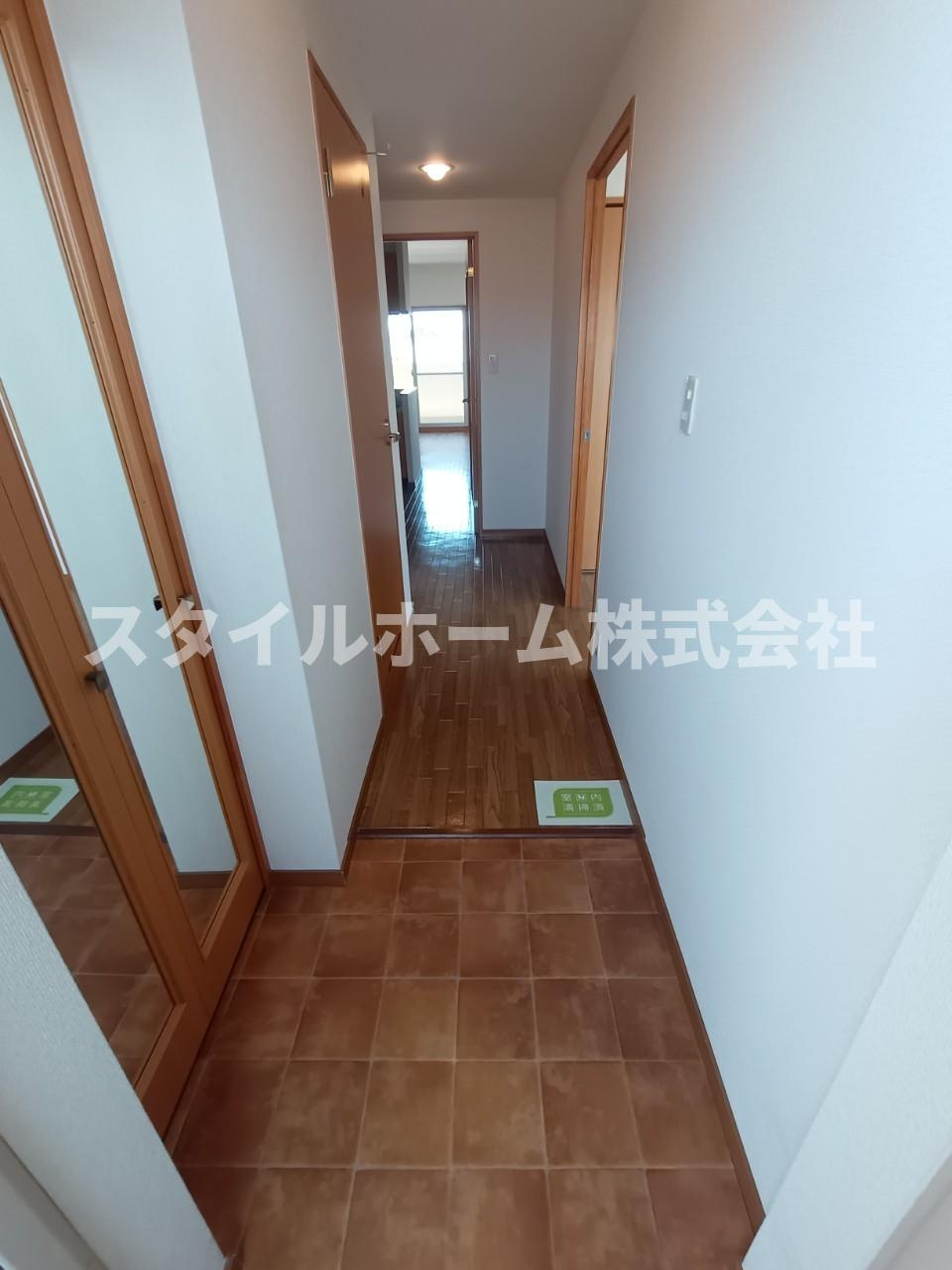 ベルドミール豊川の玄関|同建物内別部屋の写真です。